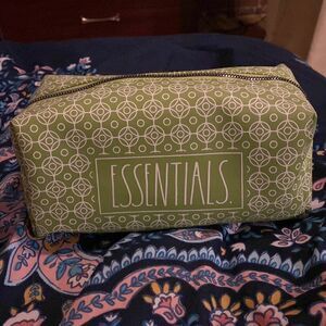 5/$25 DEAL Rae Dunn “Essentials” Make Up Bag